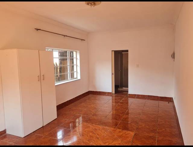 5 BEDROOM HOUSE FOR SALE IN ROODEPOORT CENTRAL